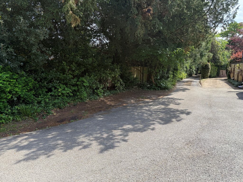 Lot: 20 - DRIVEWAY AND LAND WITH PARKING AND ACCESS - Parking spaces adjacent driveway